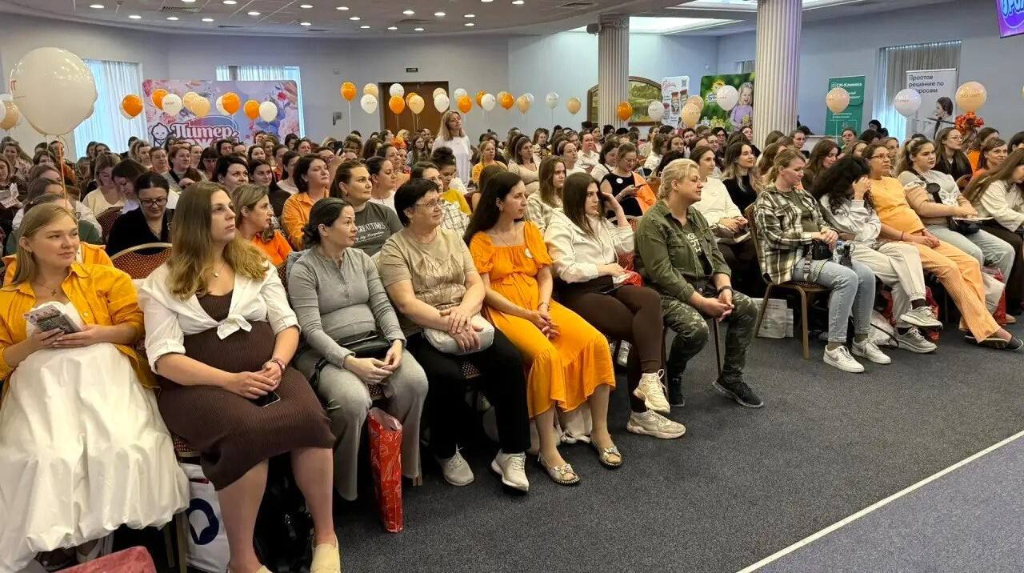 фото: Более 400 беременных отпраздновали юбилей компании Rant в центре Санкт-Петербурга