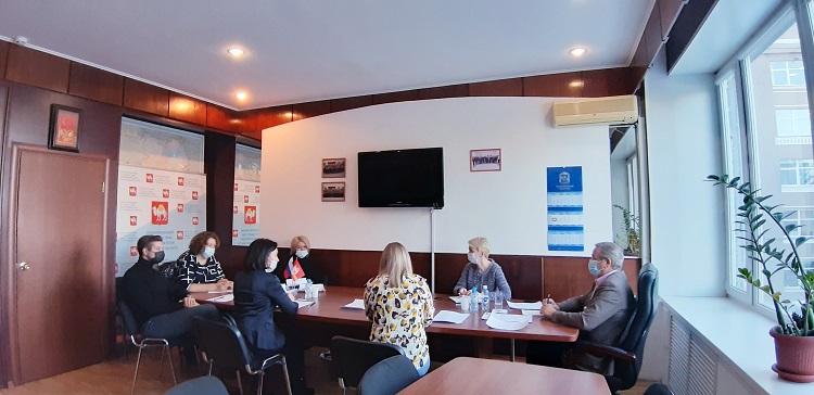 фото: Уполномоченный по защите прав предпринимателей в Челябинской области встретился с представителями индустрии красоты