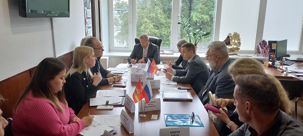 фото: Уполномоченный по защите прав предпринимателей в Челябинской области встретился с представителями рекламной отрасли 