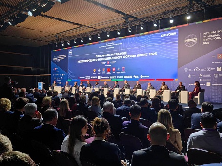 фото: Уполномоченный по защите прав предпринимателей в Челябинской области участвовал в Международном муниципальном форуме БРИКС 2025