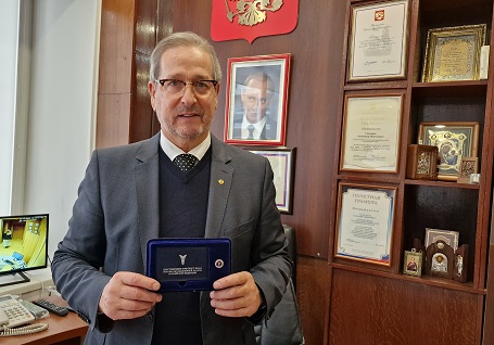 фото: Уполномоченный по защите прав предпринимателей в Челябинской области получил Почетный знак ТПП РФ