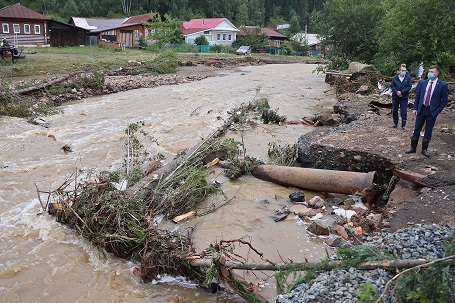 фото: Уполномоченный по защите прав предпринимателей в Челябинской области получил благодарность от Союза Женщин за поддержку пострадавших от паводка