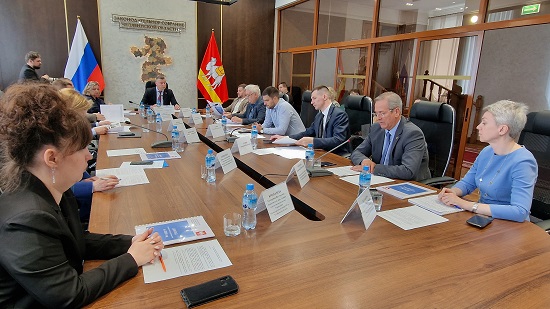 фото: Уполномоченный по защите прав предпринимателей в Челябинской области представил ежегодный доклад южноуральским парламентариям