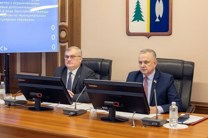 фото: Депутаты Нижневартовска взяли на контроль школьное питание и проезд детей-инвалидов