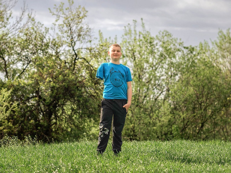 фото: Егор потерял правую руку: нужен бионический протез