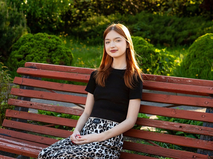 фото: У Алисы тяжелое заболевание кишечника, нужно лекарство