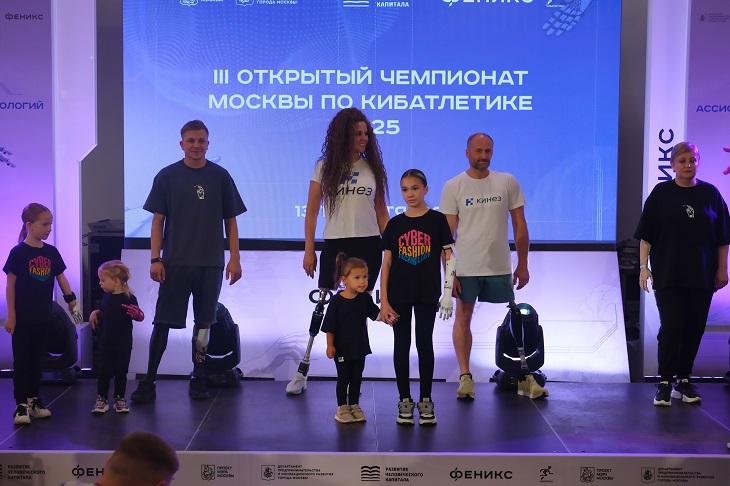 фото: Технологии в моде: модельное агентство киборгов Cyber Fashion Technology провели необычный показ