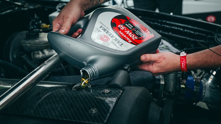 фото: Takayama начинает продажи моторных масел Racetec 20W-50, испытанных в профессиональном автоспорте