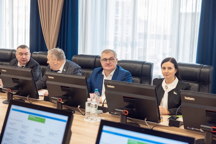 фото: Депутаты «Единой России» в Нижневартовске подвели итоги полугодия: более 400 решенных проблем и 80 млн на проекты жителей