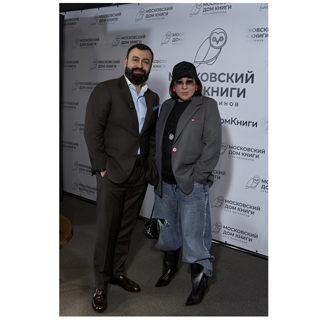 фото: Александр Аронов представил книгу «Антирейдер» о защите бизнеса от кибератак в МДК на Арбате