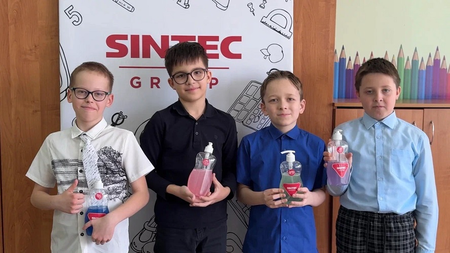 фото: SINTEC Group вновь увлекла школьников занимательной наукой