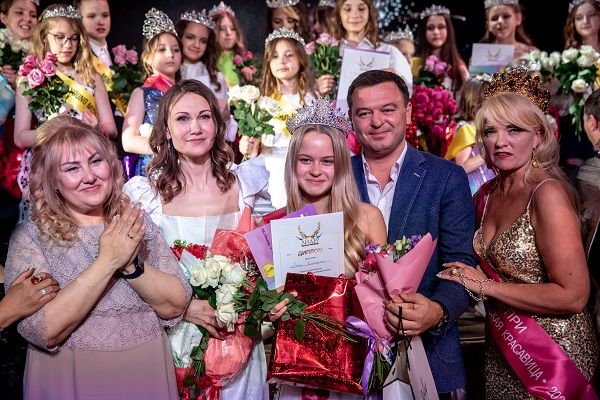 фото: Алина Кастырина одержала победу в проекте  Школьнаякрасавица.рф в Москве