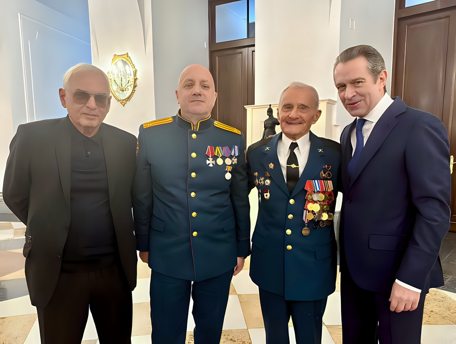 фото: Захар Прилепин получил благодарность от президента и особую медаль «За воинскую доблесть»