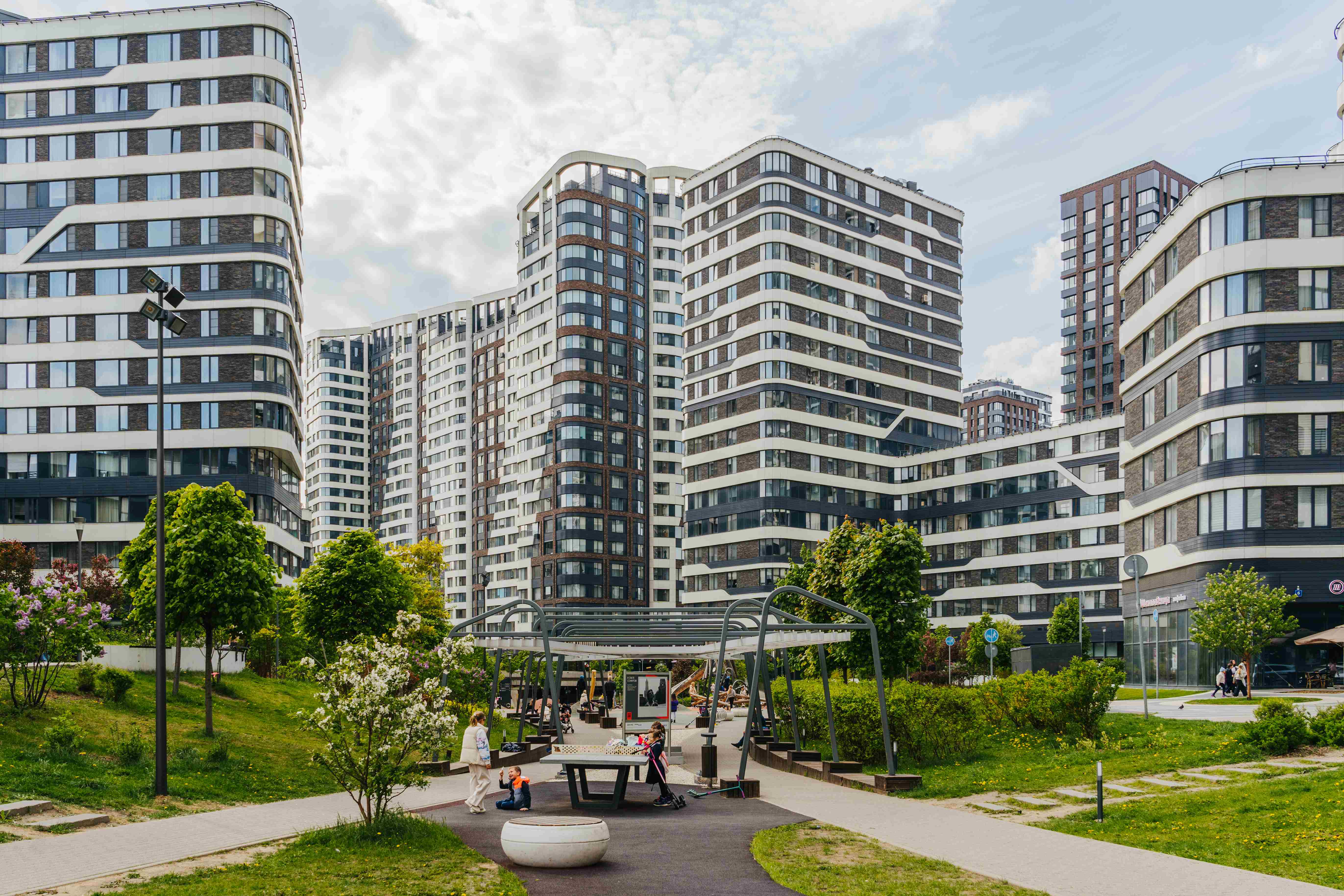 Обмен опытом: участники Российской строительной недели посетили знаковые объекты «Донстрой»