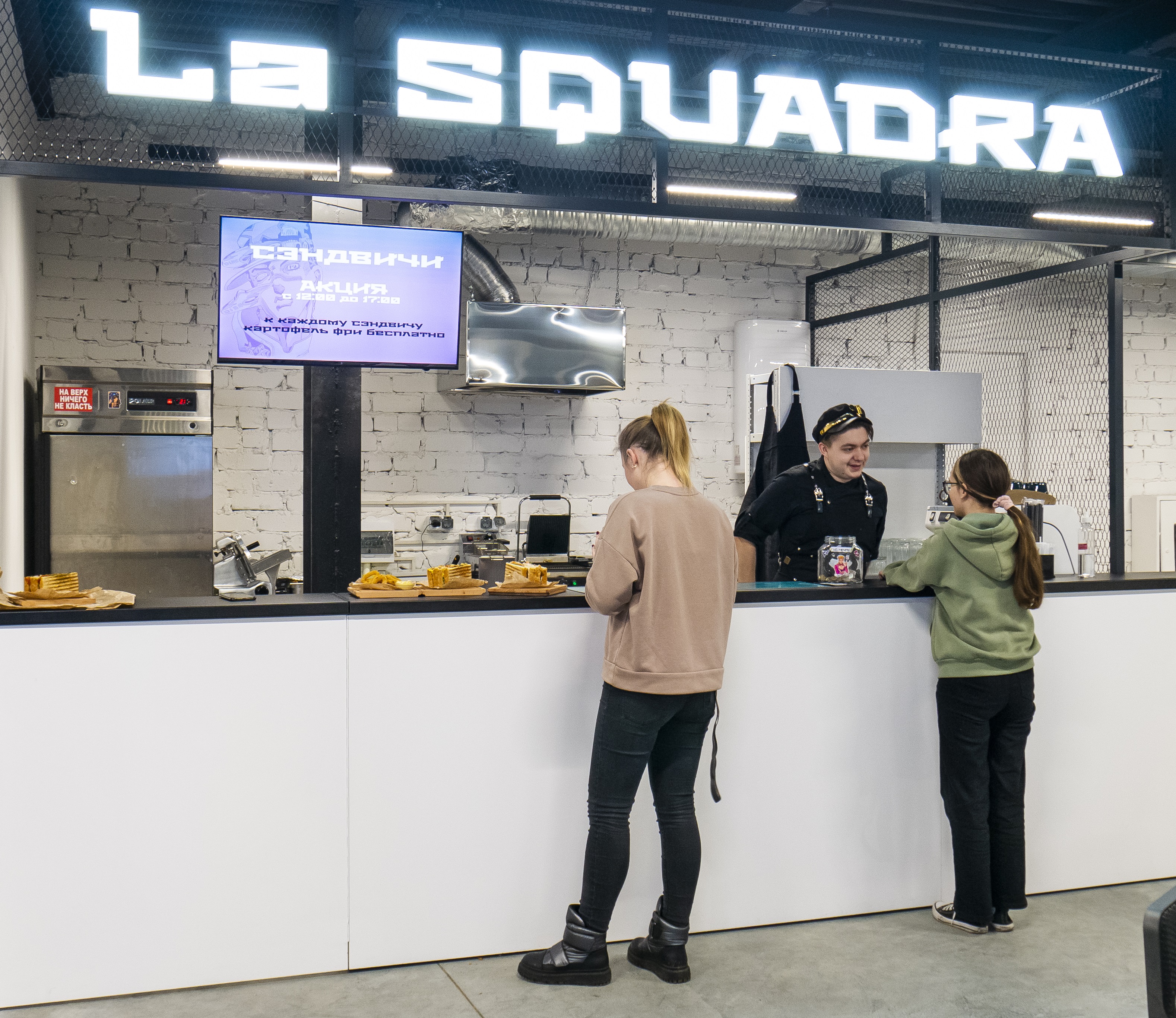 фото: Сэндвичная La Squadra открылась в ЦУМе
