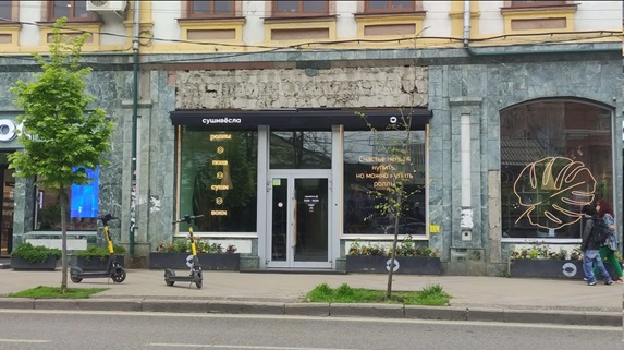 фото: Вывески по новым правилам: как бизнесу в Краснодаре вписаться в дизайн-код и не потерять заметность