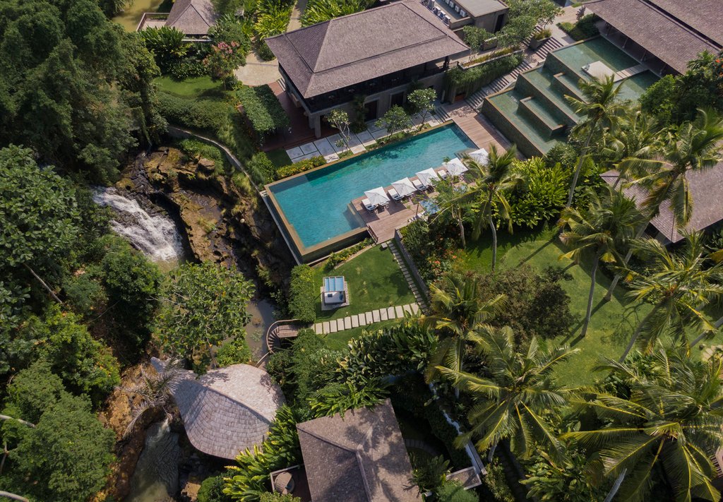 фото: Уединенный отдых среди тропических джунглей и рисовых полей в отеле в Nirjhara, Индонезия