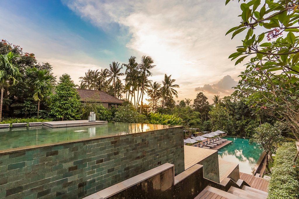 фото: Уединенный отдых среди тропических джунглей и рисовых полей в отеле в Nirjhara, Индонезия