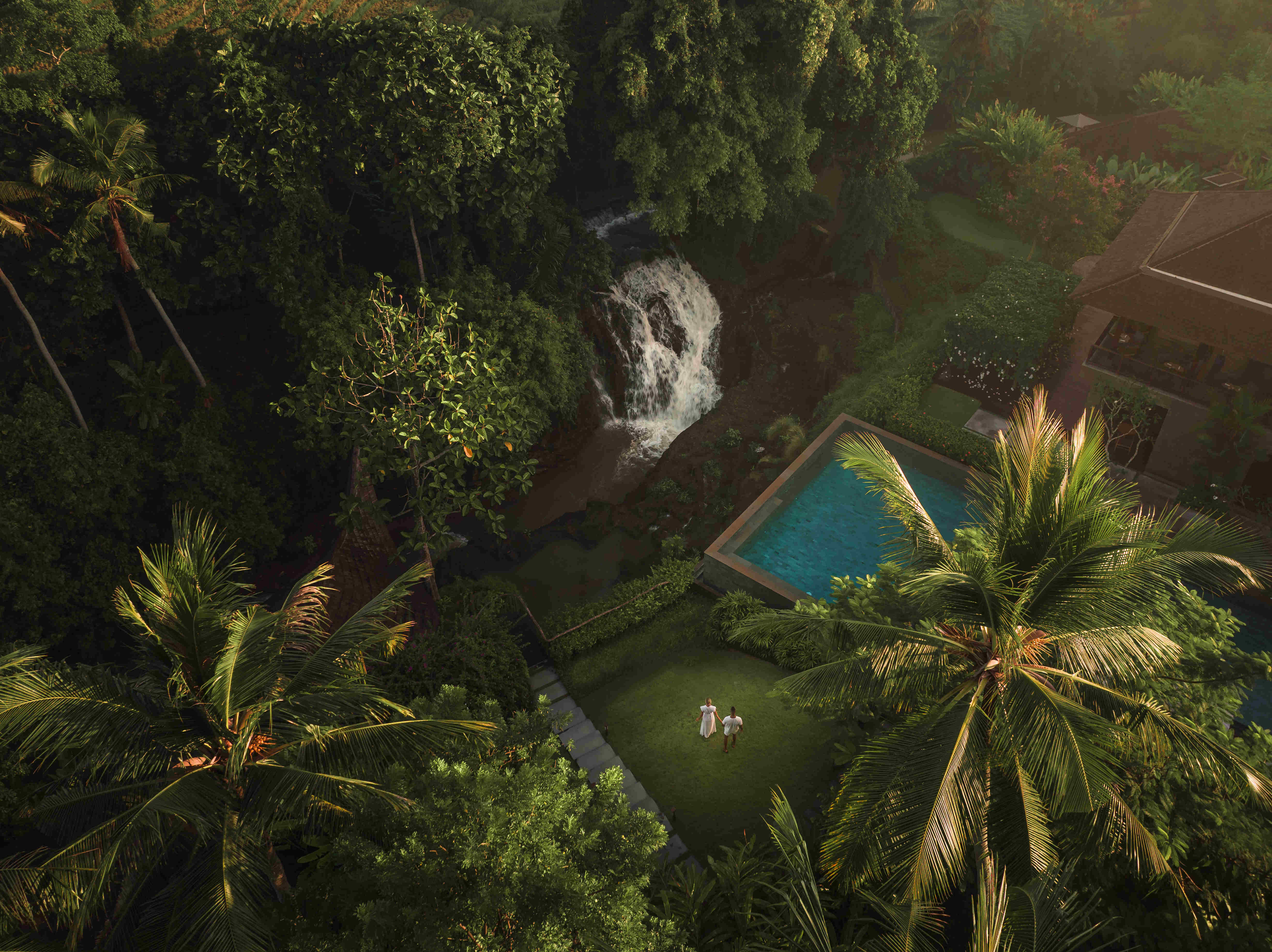 фото: Romantic Escape в тропических джунглях в отеле Nirjhara, Индонезия
