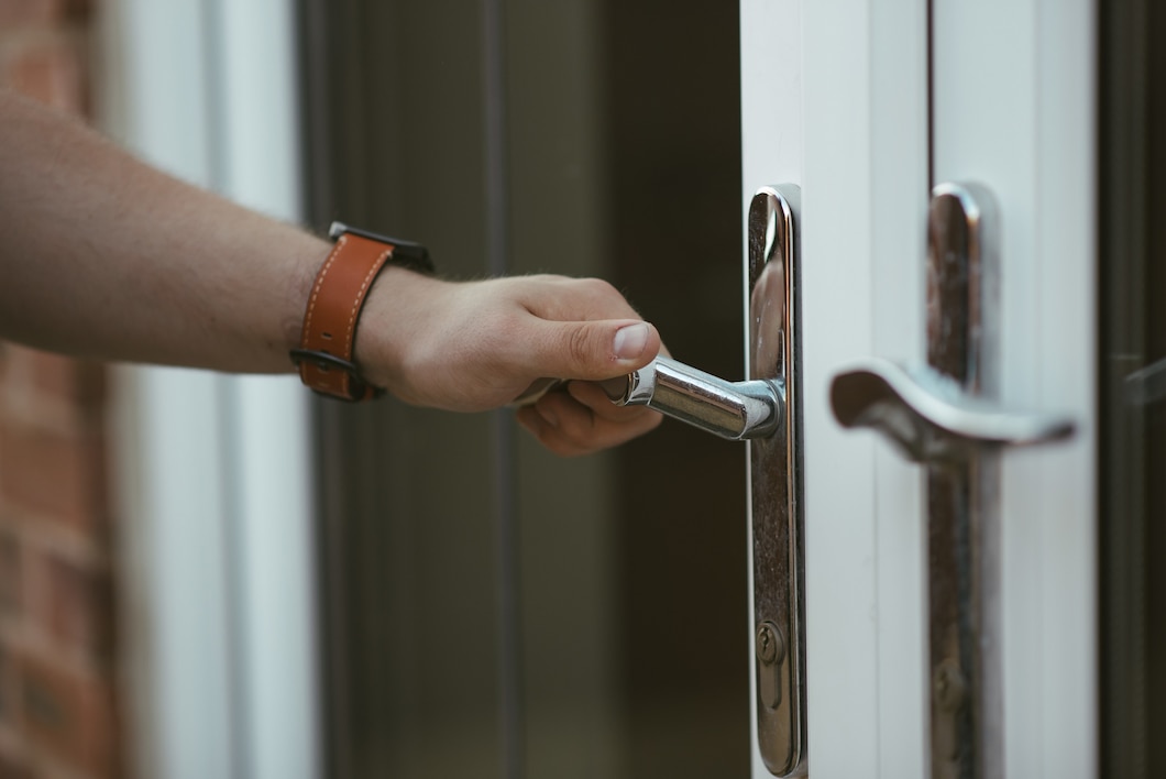фото: Металлические входные двери – надежная защита вашего дома