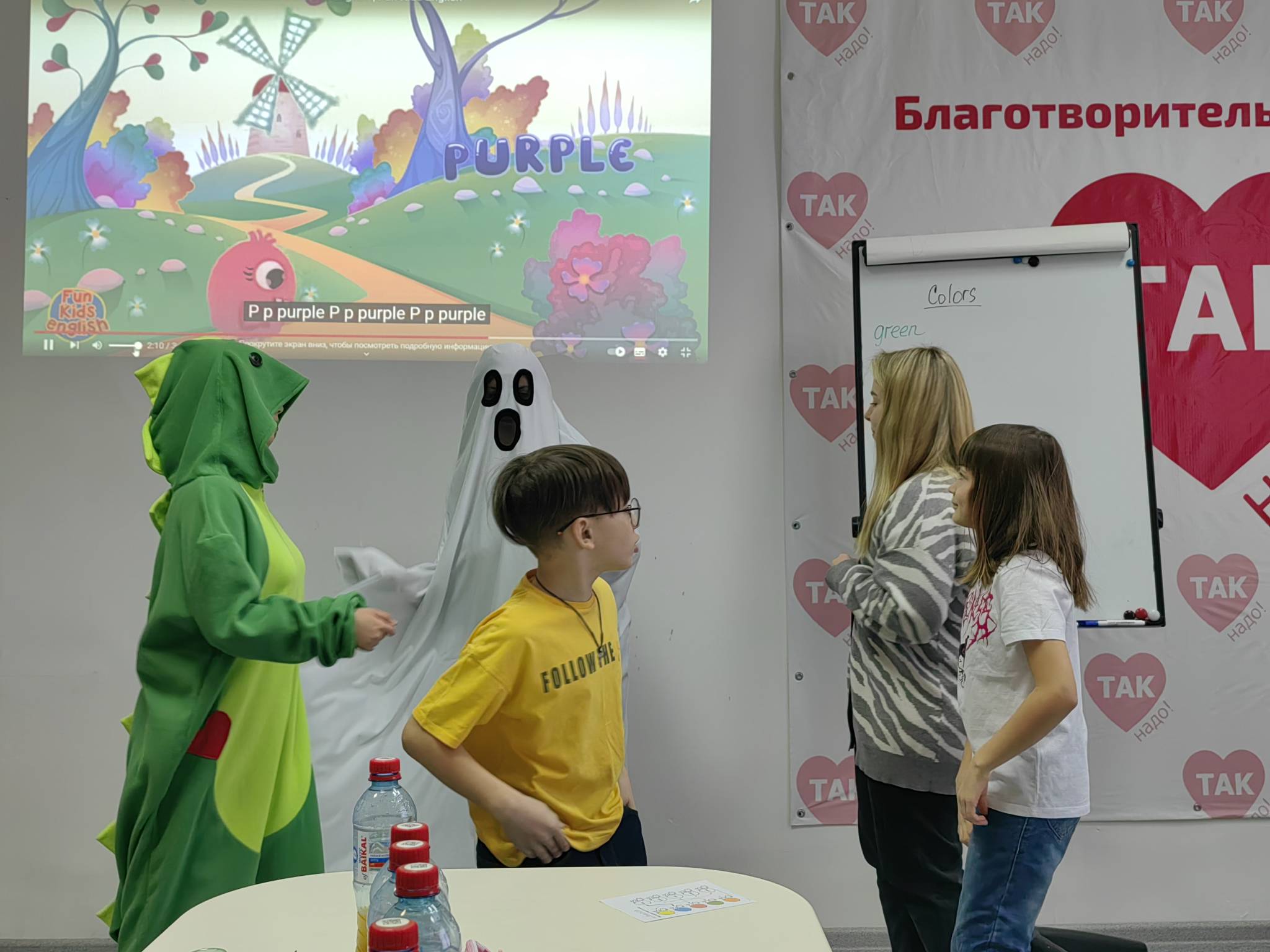фото: Ещё 60 детей, нуждающихся в особой поддержке посетили бесплатные языковые курсы. Преподаватели проводили уроки в детской туберкулёзной больнице.