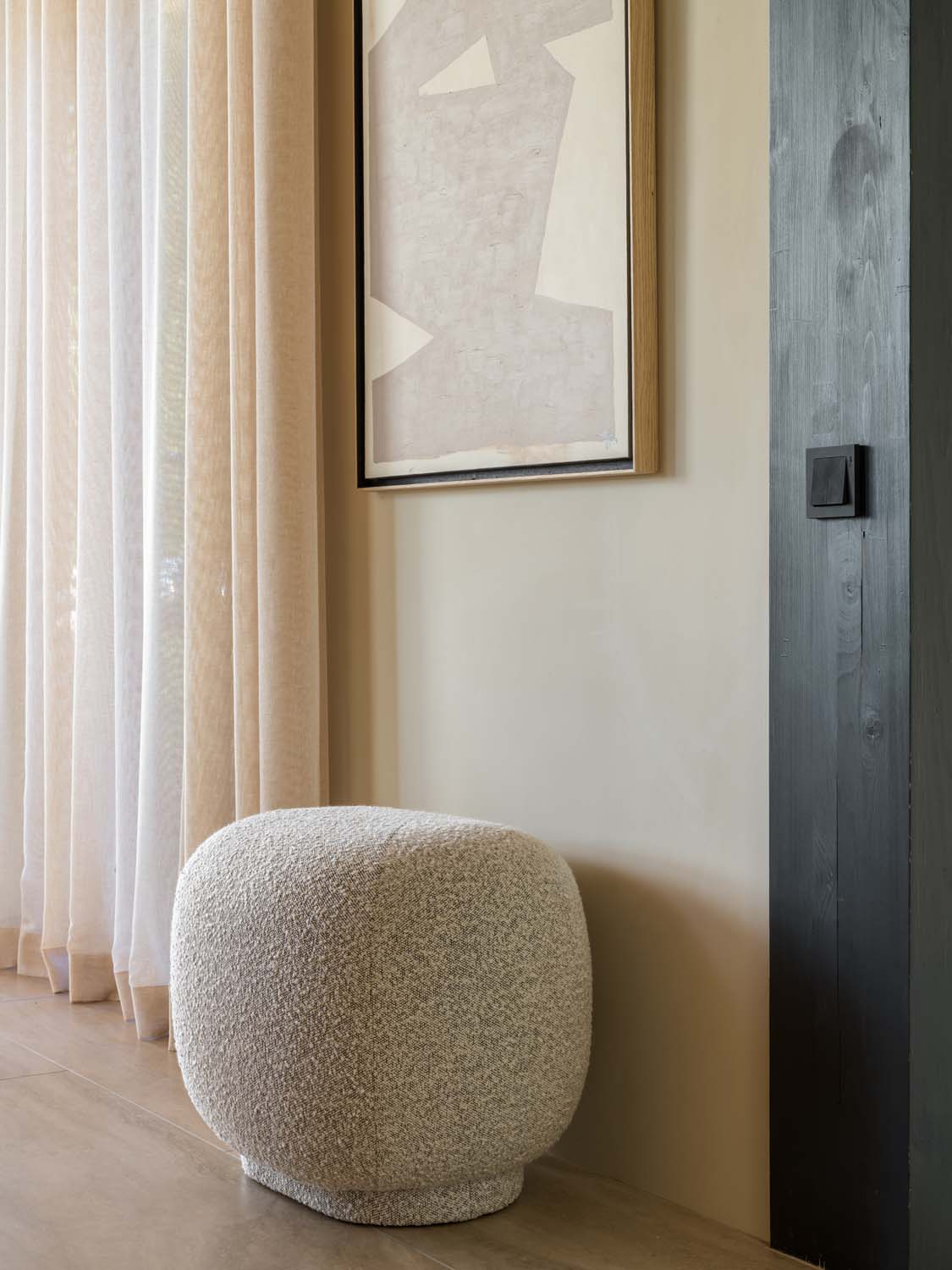 фото: Коллекция Блум от Dantone Home: минималистичные банкетки и пуфы