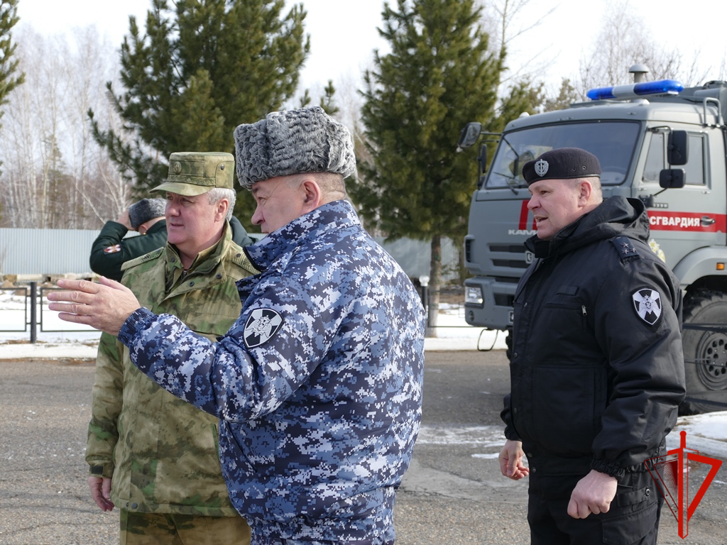 фото: Командующий Сибирским округом Росгвардии проверил подразделения ведомства в Томской области