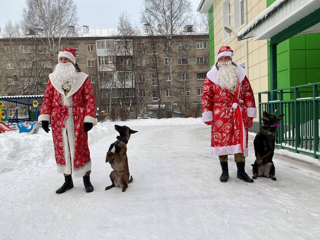 фото: «Дед Мороз специального назначения» из Росгвардии начал свое путешествие по Томской области