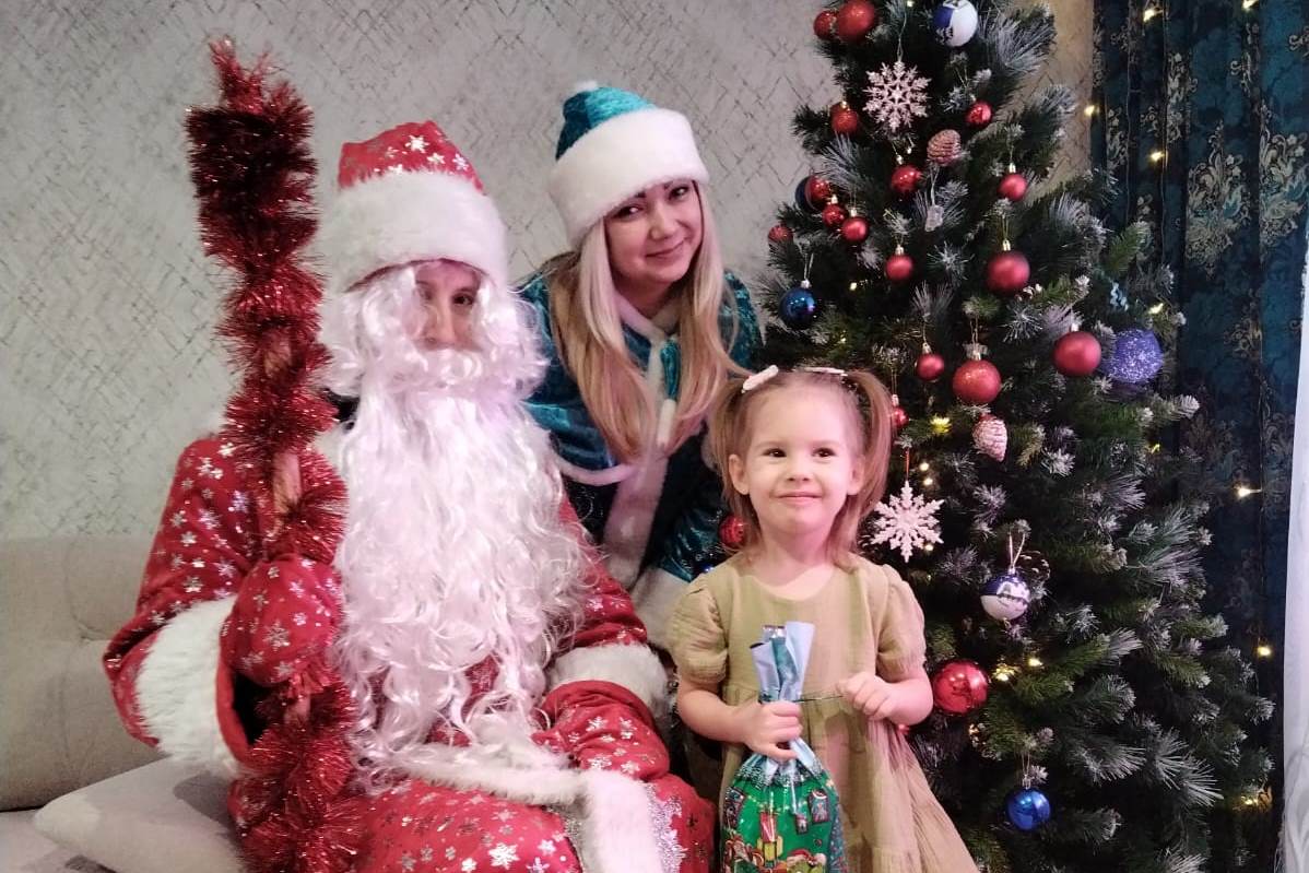 фото: Детей росгвардейцев в Томской области поздравил Дед Мороз специального назначения