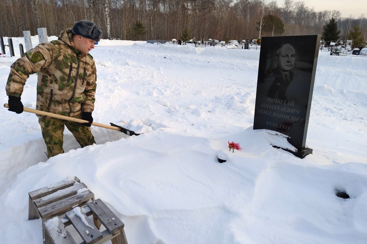 фото: Места захоронений участников Великой Отечественной войны благоустроили росгвардейцы в Томской области