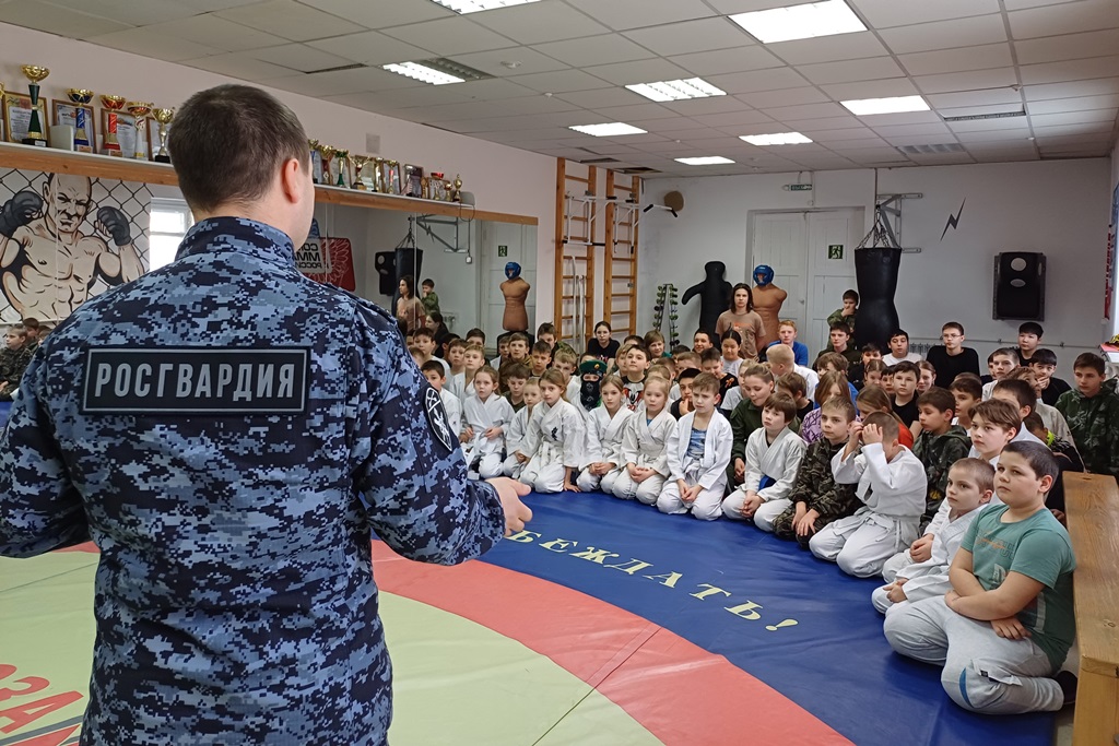фото: Юнгвардейцы встретились с участниками специальной военной операции Росгвардии в Томске