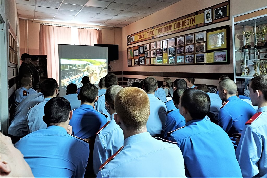 фото: Спецназ Росгвардии в Томске посетил альма-матер будущих защитников Отечества