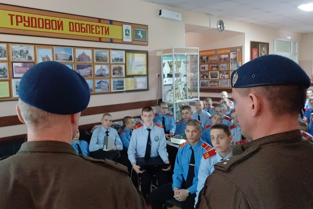 фото: Спецназ Росгвардии в Томске посетил альма-матер будущих защитников Отечества