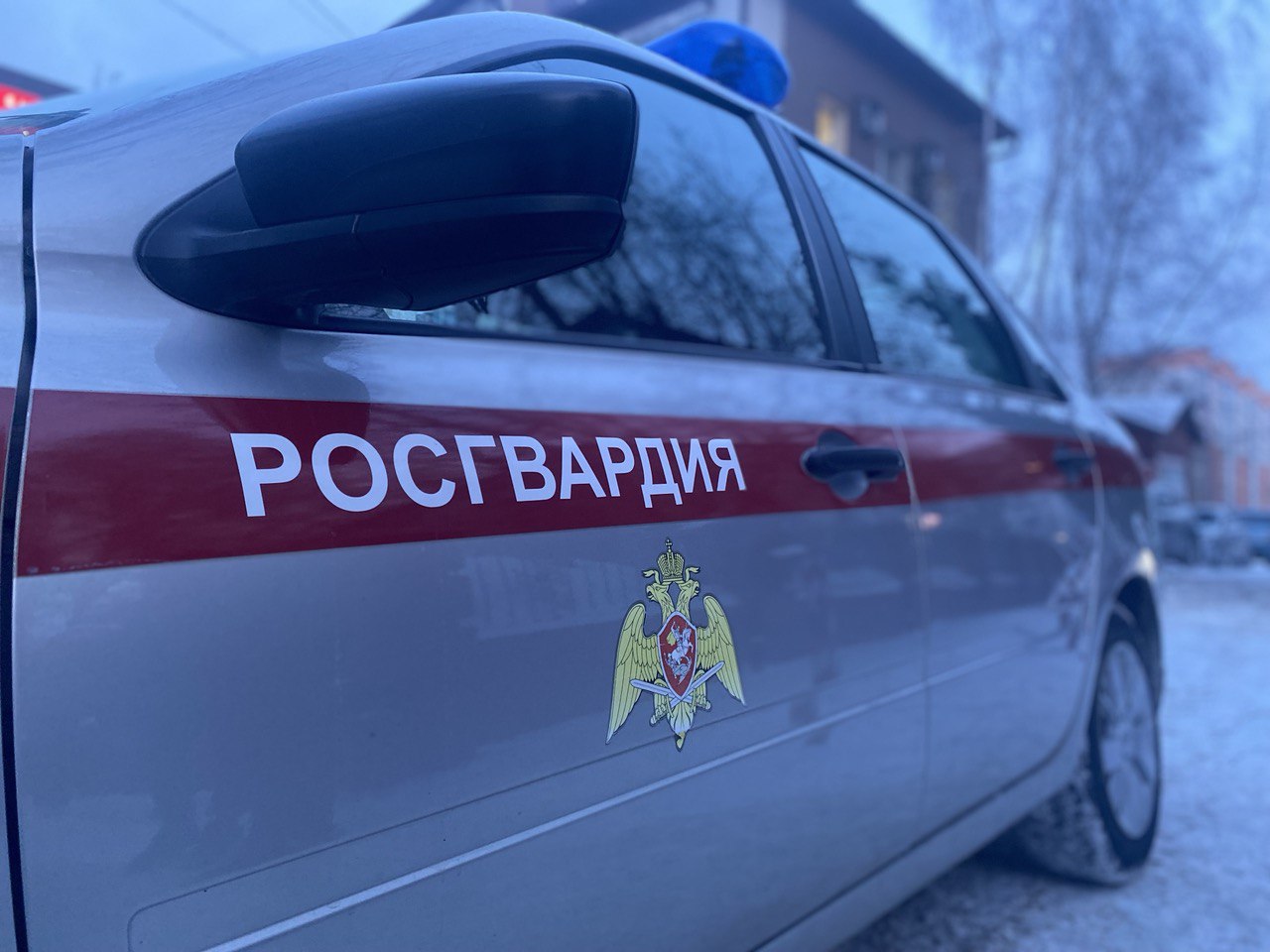 фото: В томском гипермаркете сотрудники Росгвардии задержали находящегося в розыске мужчину