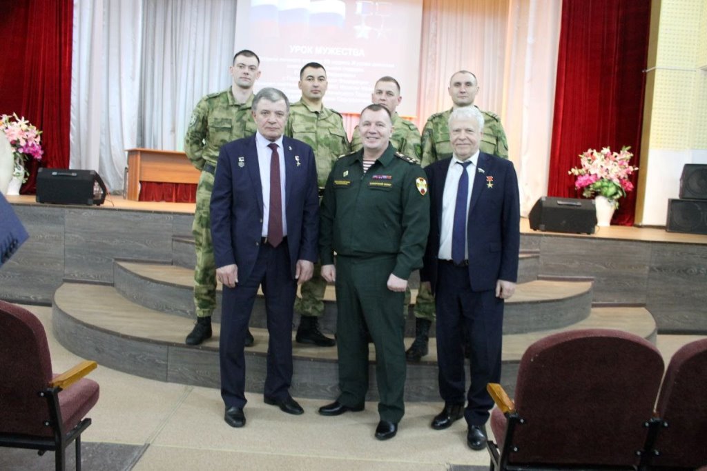 фото: Встреча военнослужащих Росгвардии с Героями России состоялась в Томской области 