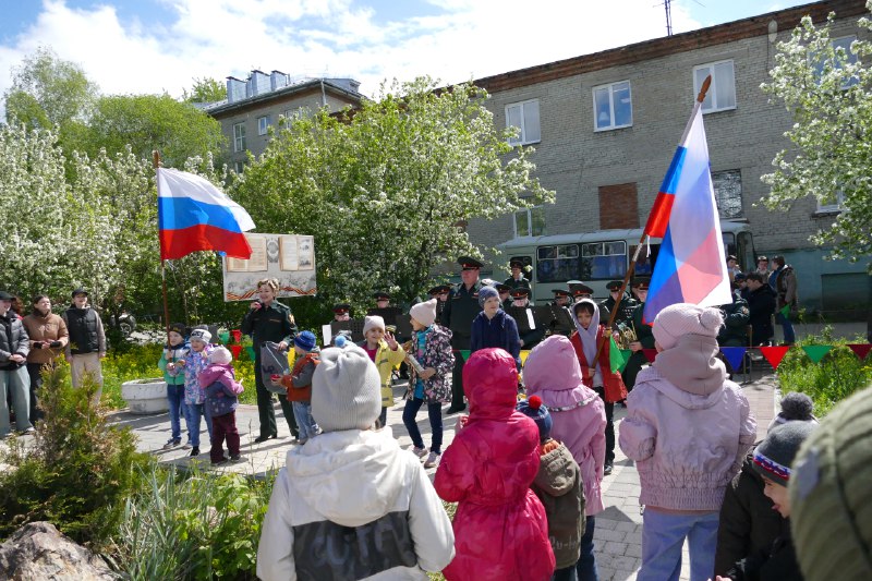 фото: Росгвардия в Томске подарила праздник подшефному детскому дому