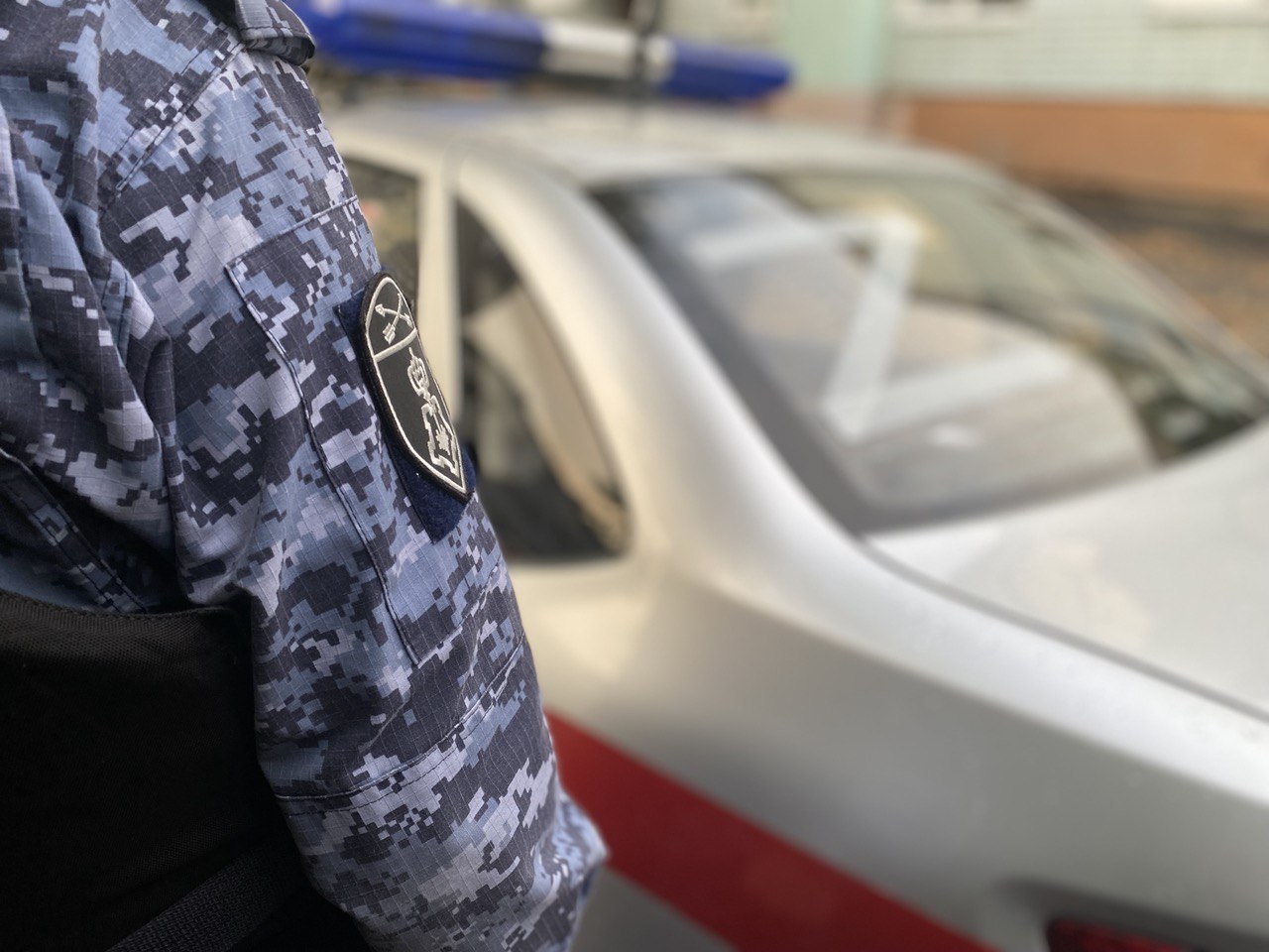 фото: Росгвардейцы по горячим следам задержали грабителя ювелирного украшения в Томске