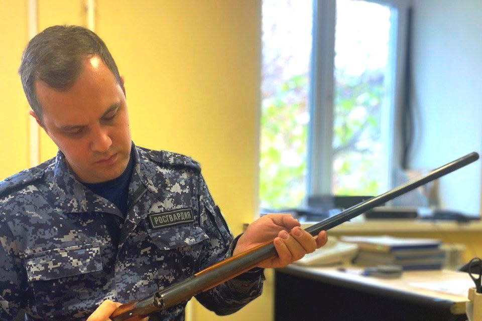 фото: Более 15 000 заявлений рассмотрено сотрудниками лицензионно-разрешительной работы Росгвардии с начала года