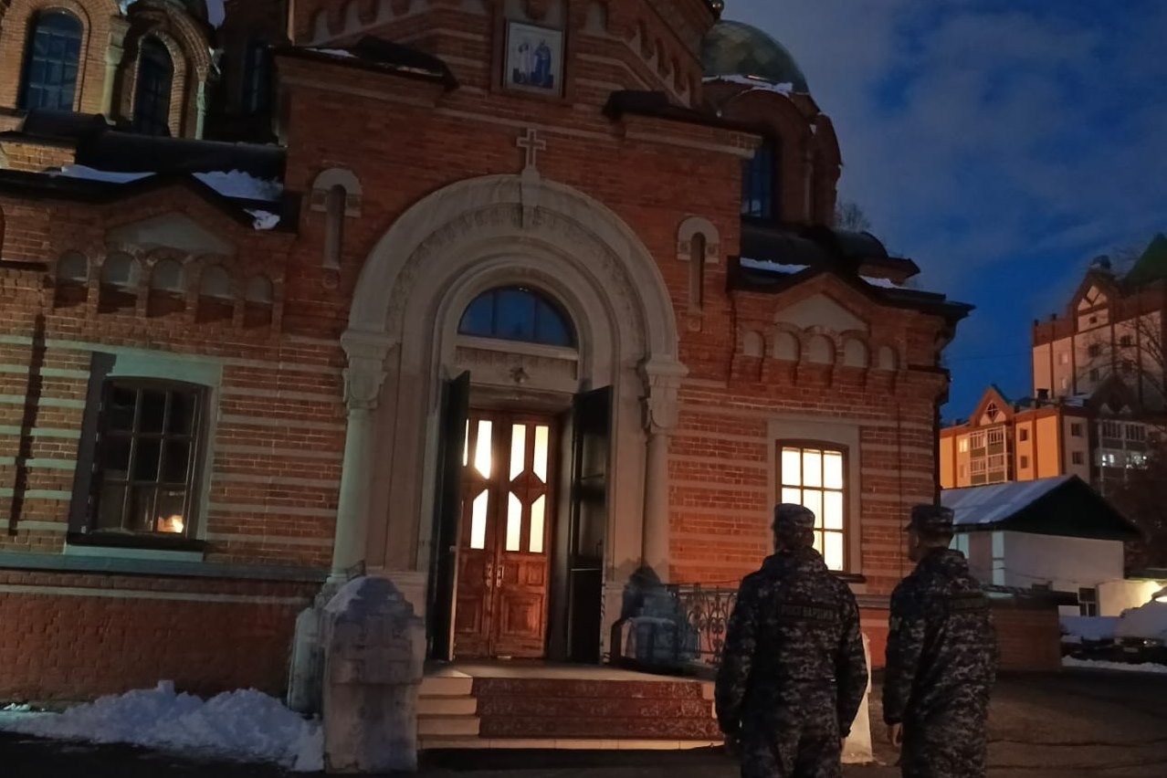 фото: Росгвардия в Томской области обеспечила безопасность во время празднования Пасхи