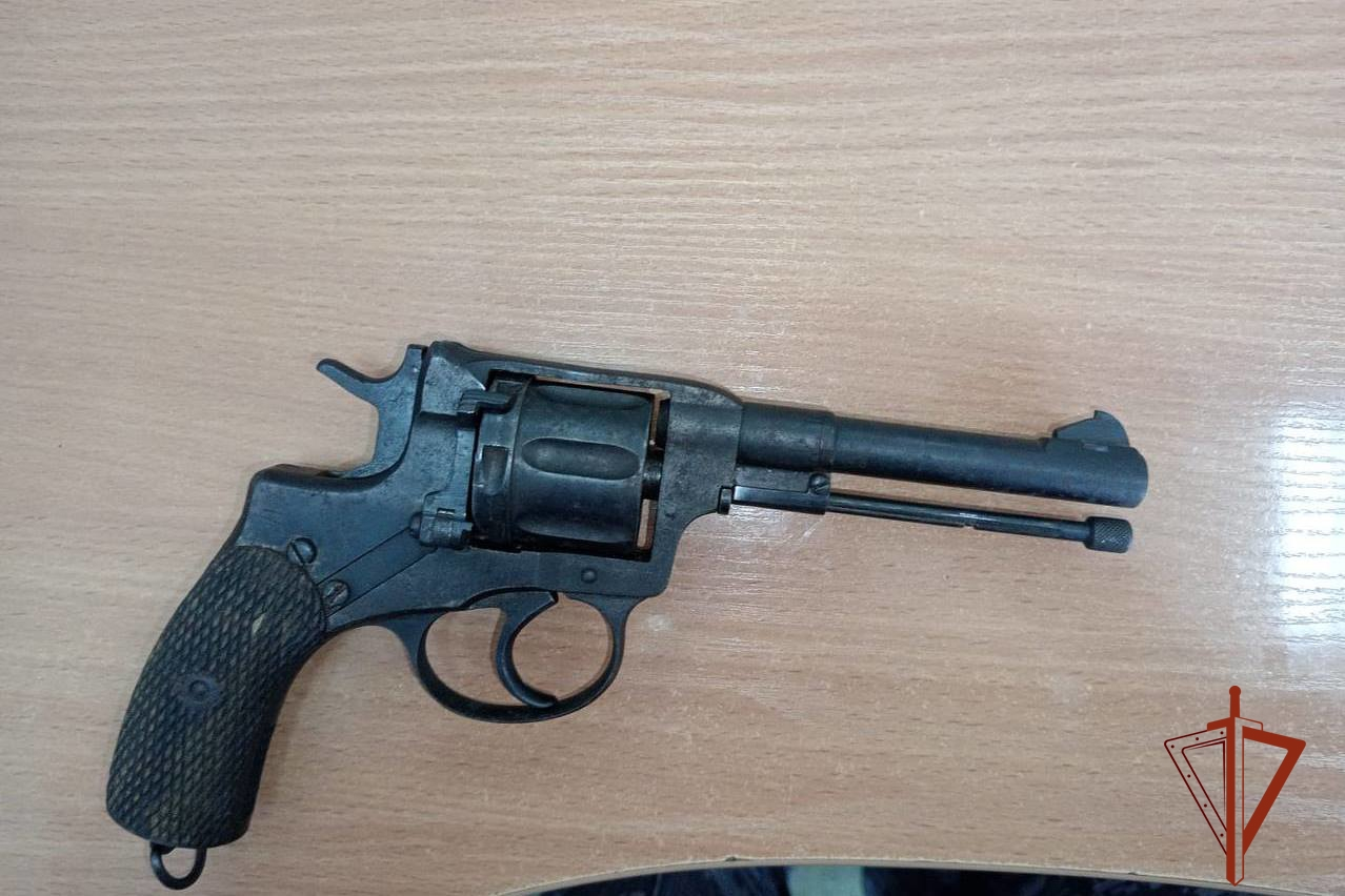 фото: Легендарное оружие передала жительница Томской области в Росгвардию