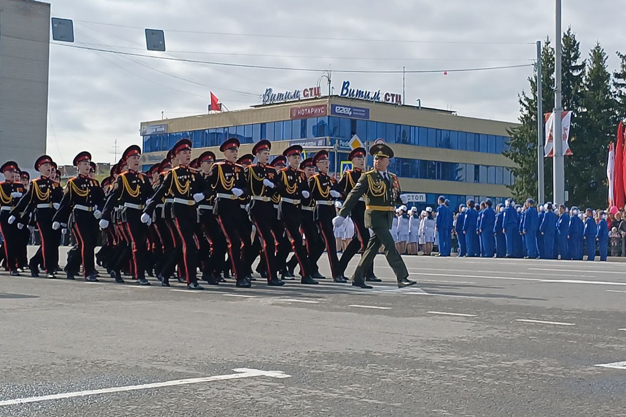 фото: Командир Северского соединения Росгвардии принял праздничный парад в честь юбилея Великой Победы