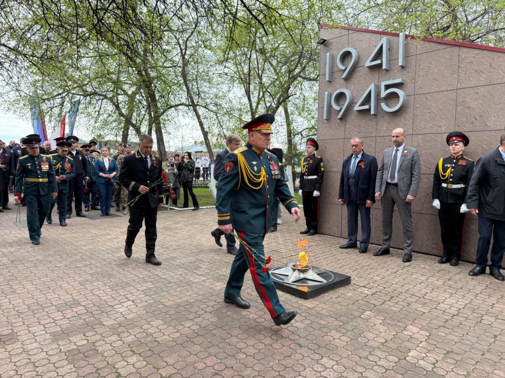 фото: Командир Северского соединения Росгвардии принял участие в памятных мероприятиях, посвященных 80-летию Победы