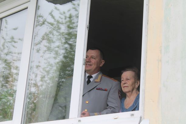 фото: Росгвардия в Томской области чествовала ветеранов Великой Отечественной войны по случаю Дня Победы