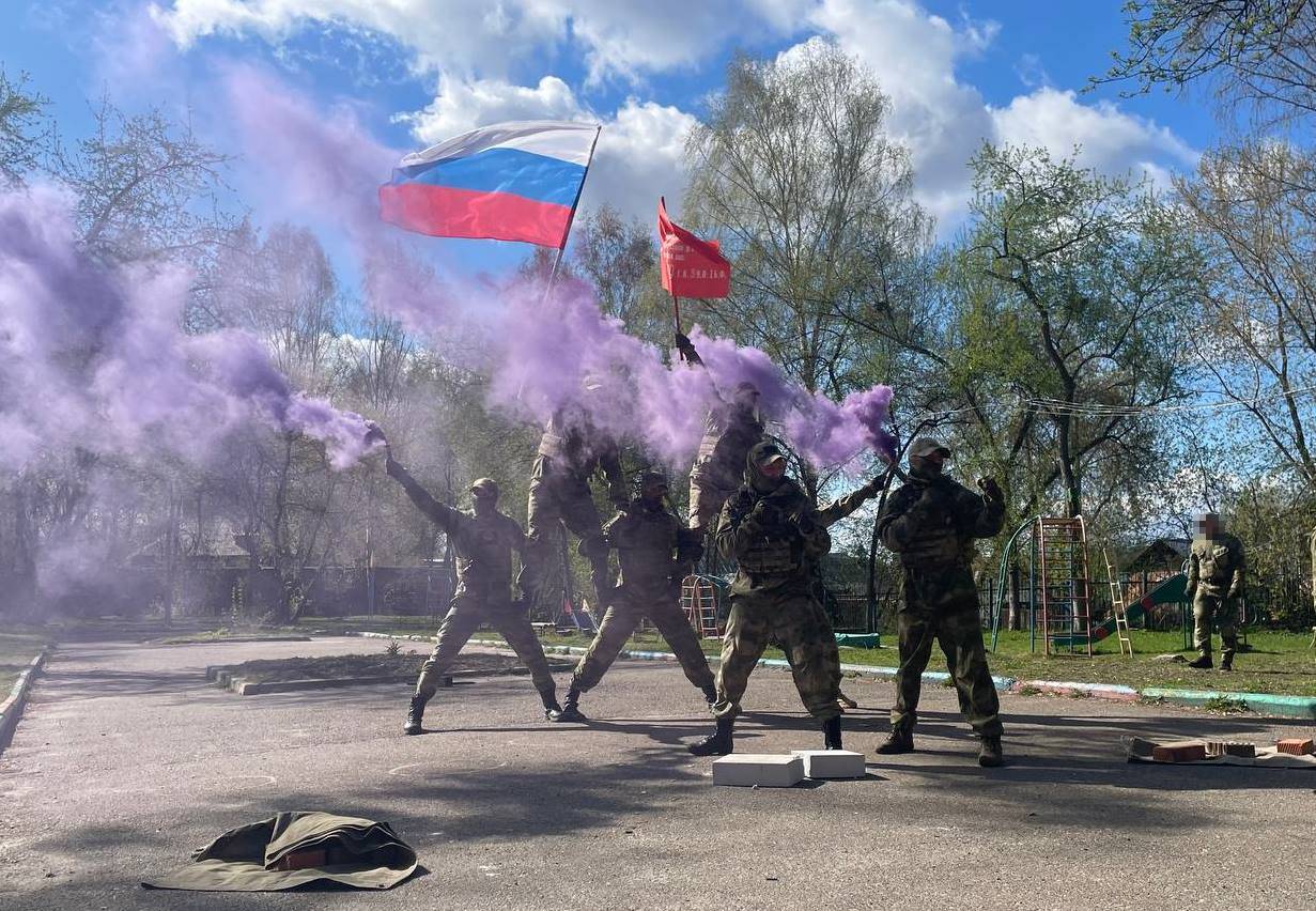 фото: Показательные выступления провели росгвардейцы в подшефном детском доме Томска