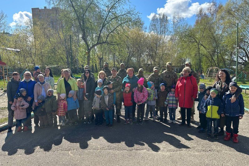 фото: Показательные выступления провели росгвардейцы в подшефном детском доме Томска