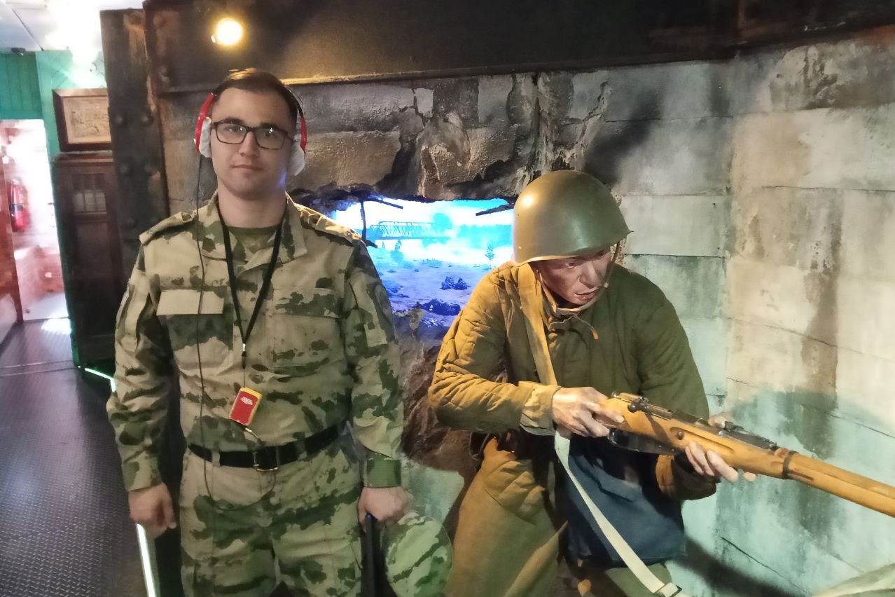 фото: Росгвардейцы в Томске посетили уникальную экспозицию о событиях времен Великой Отечественной войны
