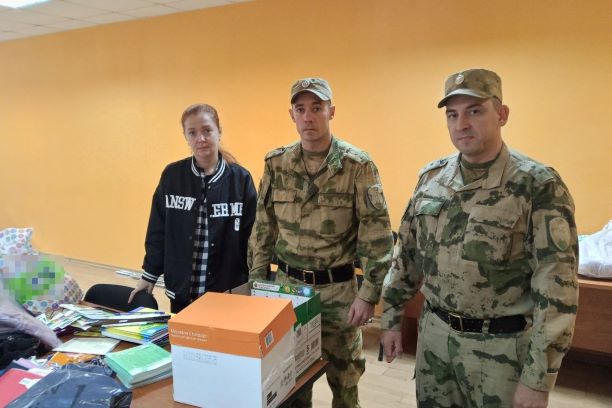 фото: Росгвардейцы в Томской области приняли участие в благотворительной акции в преддверии нового учебного года