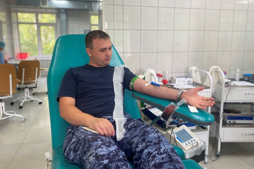фото: В Томске росгвардейцы сдали кровь для нуждающихся пациентов медицинских учреждений