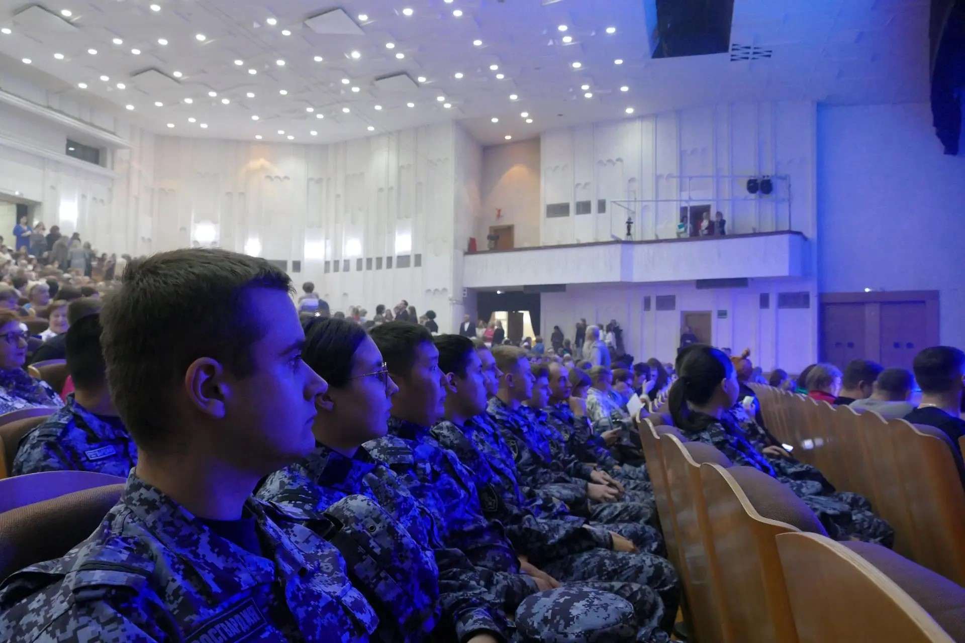 фото: В Год единства народов России росгвардейцы в Томской области посетили гала-концерт всероссийского культурного форума