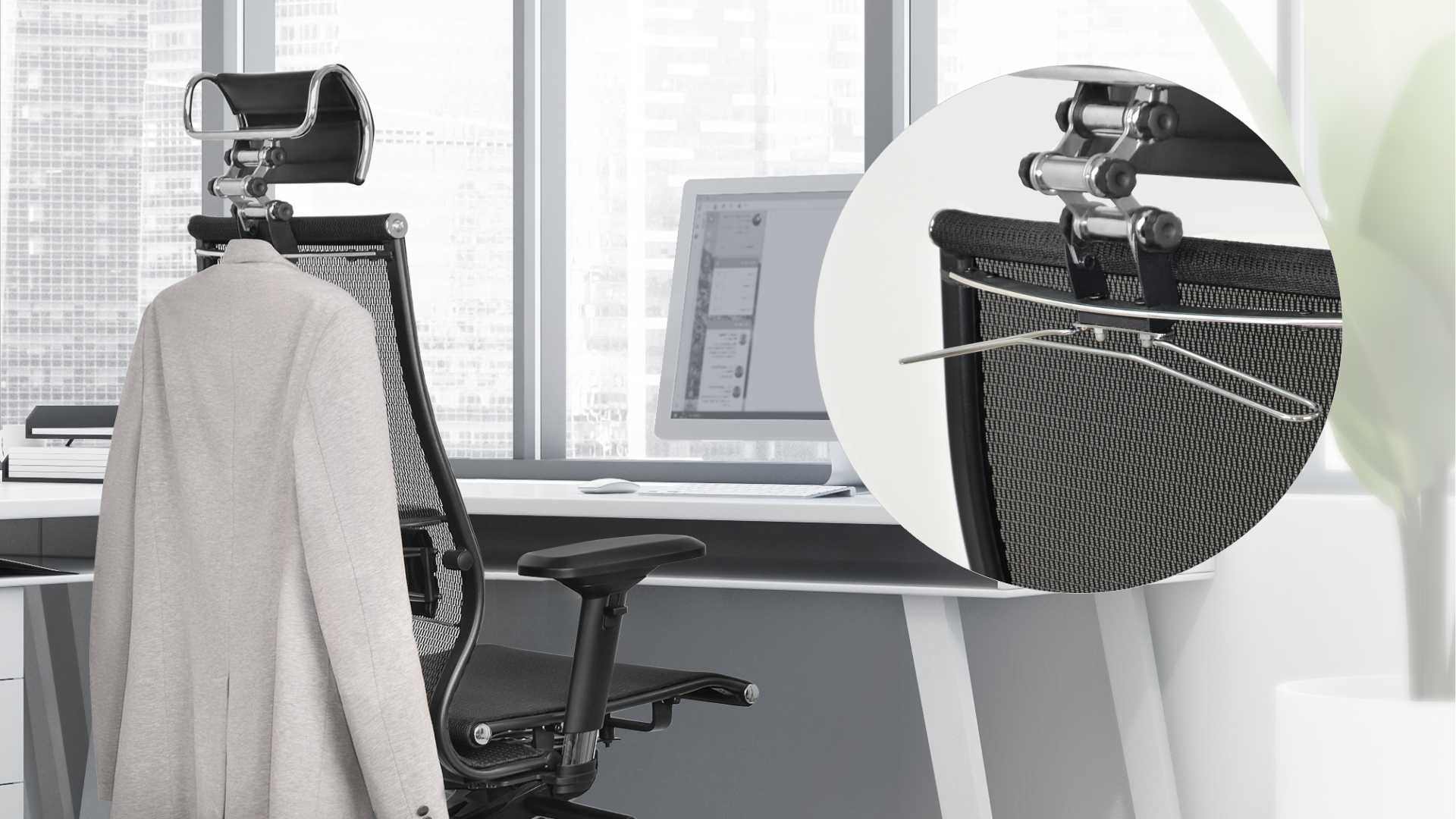 фото: Так ли уж нужны плечики для одежды на спинке офисного кресла?
